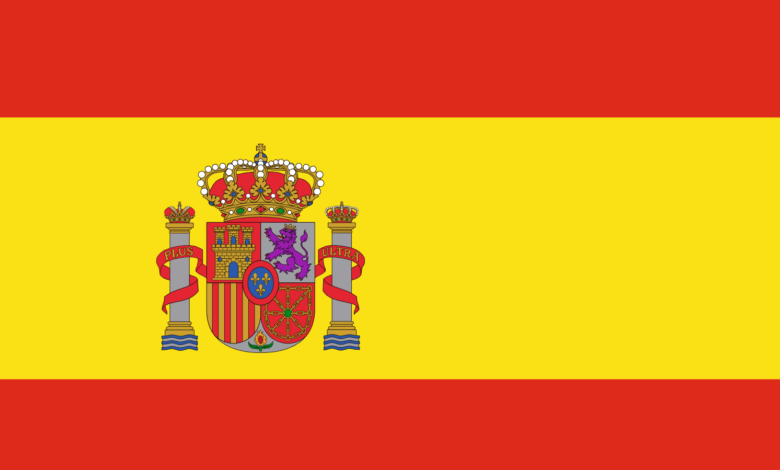 Spain flag minimum guarantee youth cultural voucher 400 euros pedro sanchez