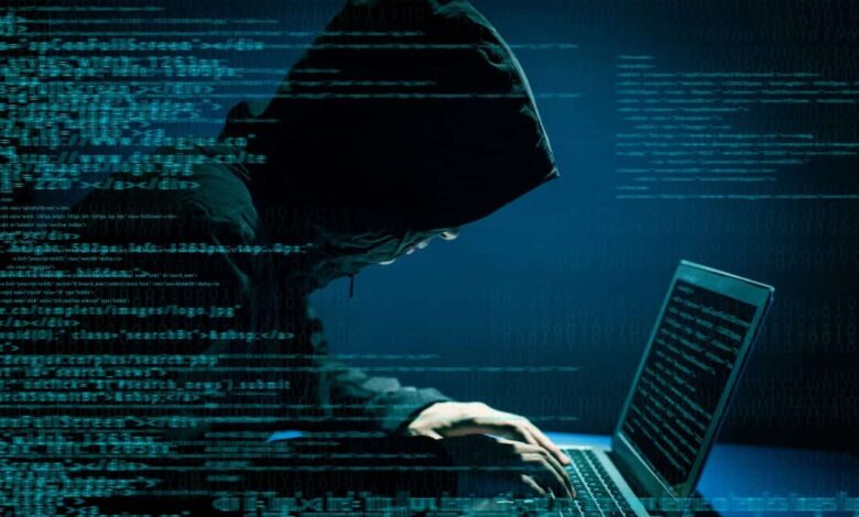 hacker informatico ciberseguridad leer más sobre software anti-malware cómo prevenir un ataque DDoS empresas