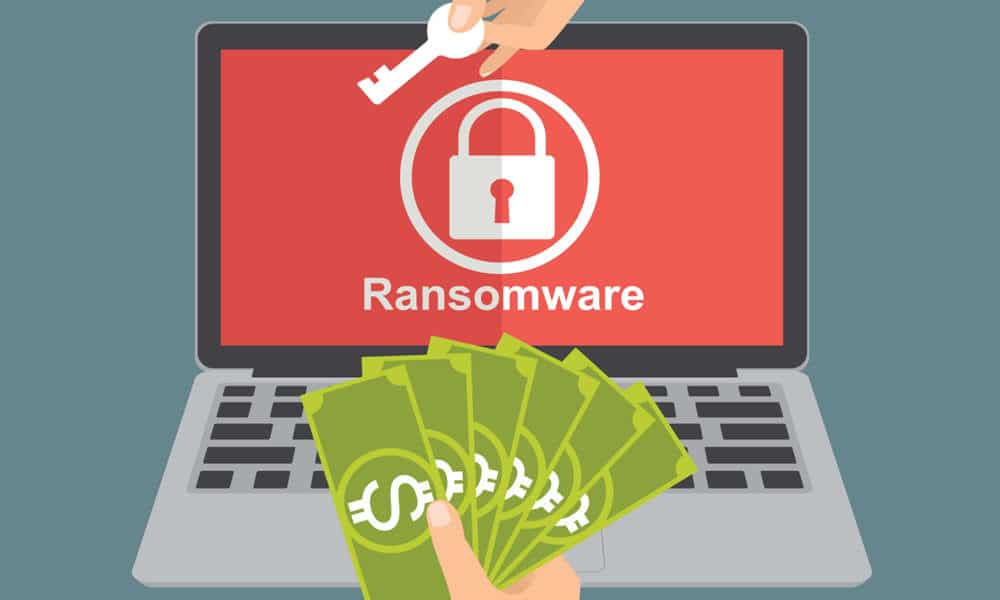 Imagen de una persona pagando por liberar su portátil de ransomware.