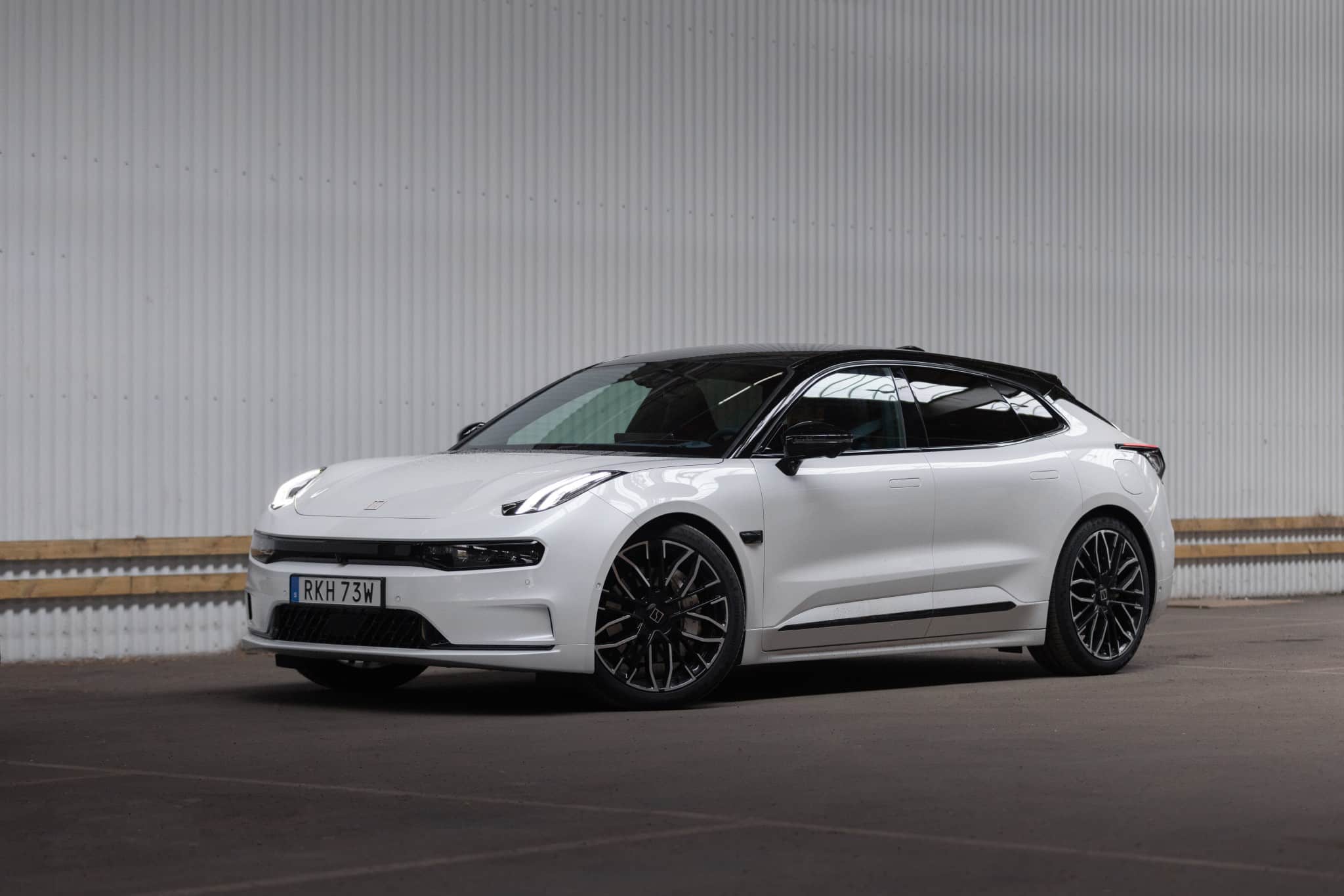 El coche eléctrico ZEEKR 001 y ZEEKR X ya están disponibles para reservar en Alemania