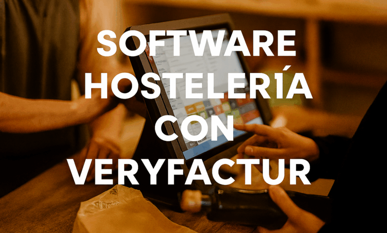 hombre cobrando con software pos de hosteleria